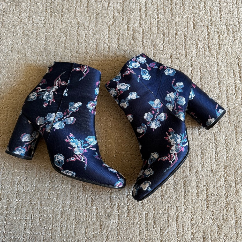 Urban Outfitters Juliet Floral Jacquard Ankle Round Block Heel Boot Navy Blue - Picture 2 of 8